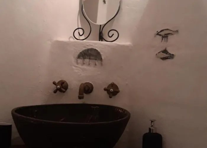 فيلة Ancient Medieval Chapel *